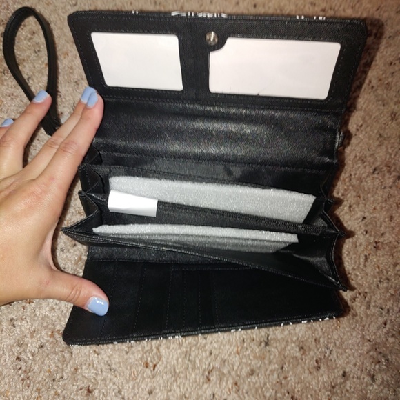 Sold - Picture 3 of 3